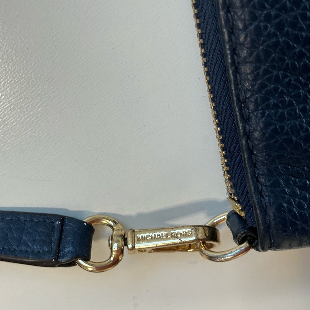 Michael Kors Navy Blue Pebbled Leather  Wristlet Pouch EUC MSRP $128 - Picture 5 of 16